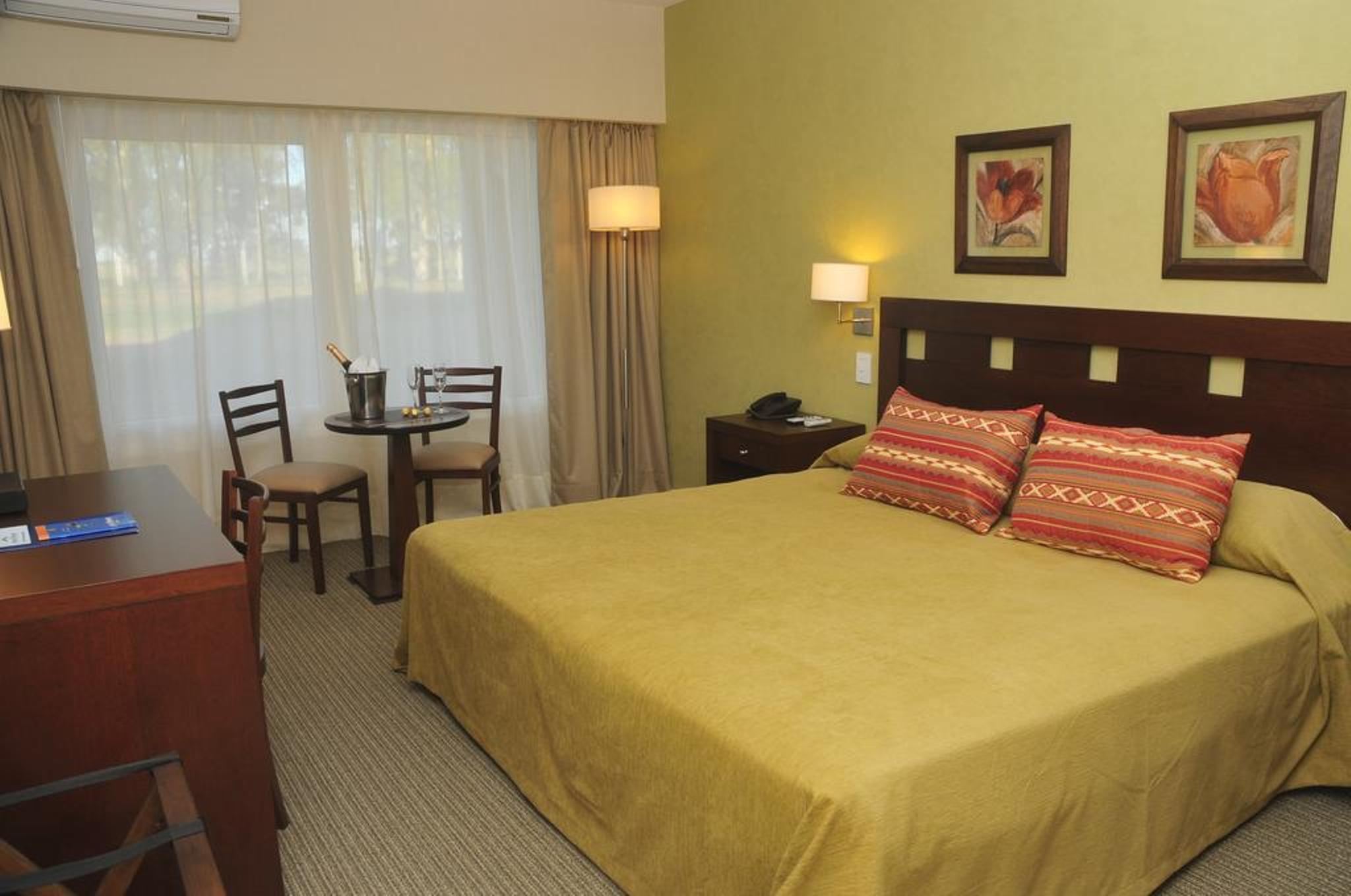 Hotel Howard Johnson Trenque Lauquen Exterior photo